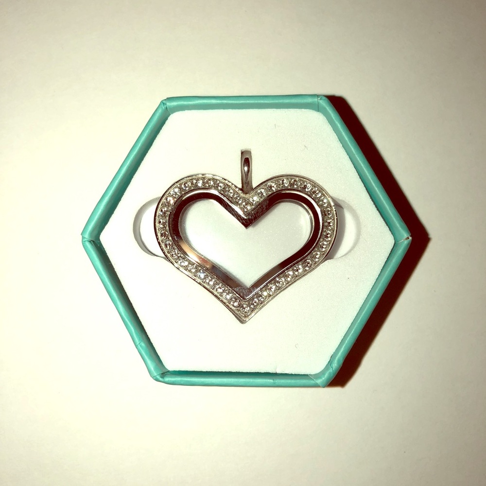 Medium heart locket